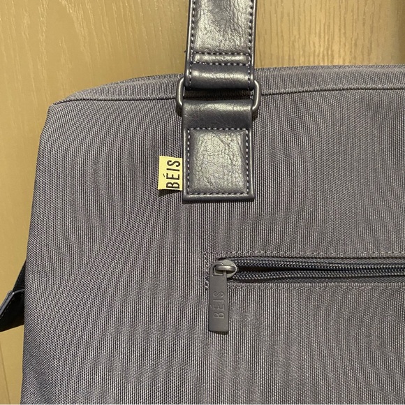 Béis The Mini Weekender in Navy - Picture 7 of 10